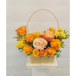 Basket with roses Golden heart of autumn
