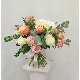 Bouquet with a peony-shaped rose Attraction
