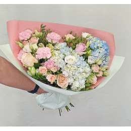 Bouquet with hydrangeas Parisian chic