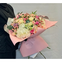 Bouquet with hydrangeas Gentle cloud