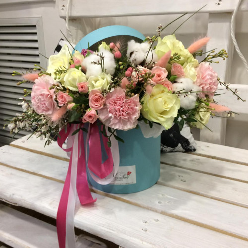 Flowers in a Bamboleilo box