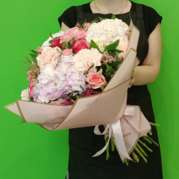 Bouquet with hydrangea Air