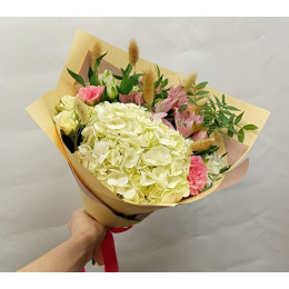 Bouquet with hydrangea Caramel