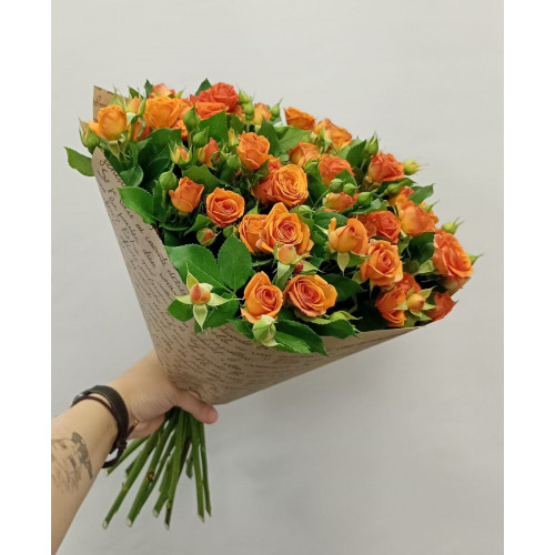 A bouquet of 15 bushy orange roses